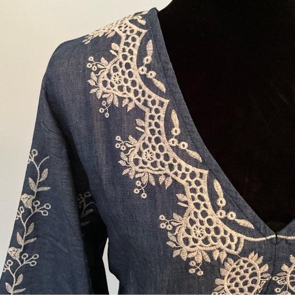 NWT Umgee Embroidered Chambray Top Medium Balloon Sleeve - Picture 3 of 9